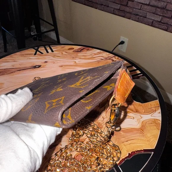 LOUIS VUITTON GM Monogram Pochette/Pouch Mini Bag. - Picture 8 of 13